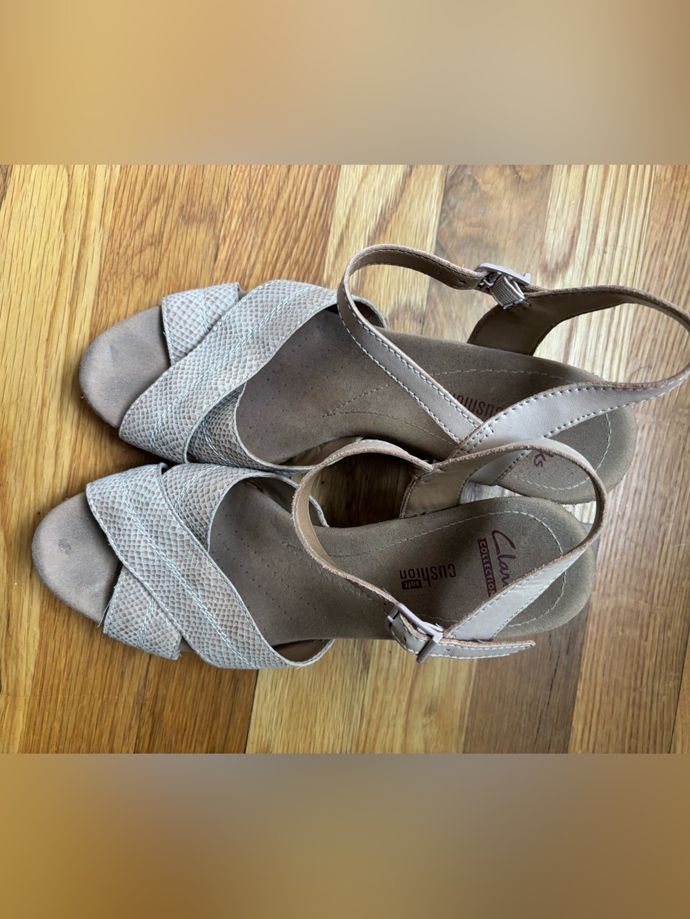 Clarks Cushion Soft Cork Wedge Sandals Women’s Size 9 Neutral Beige